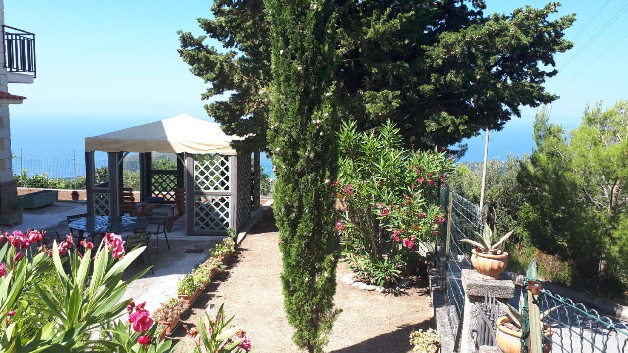 Le Pigne Casa Vacanze. Pollica Eksteriør billede
